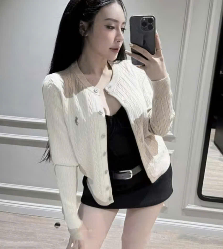 nư
